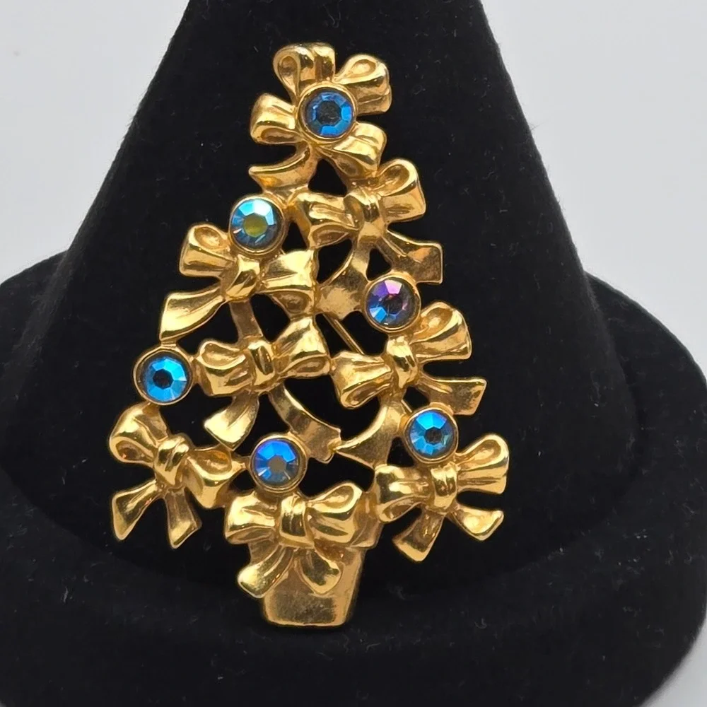Avon Womens Gold Tone Aurora Borealis Bow Christmas Tree Brooch Pin Festive